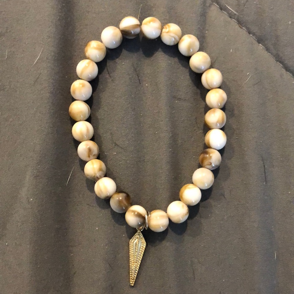 ♻️ Stretchy beaded bracelet w/charm